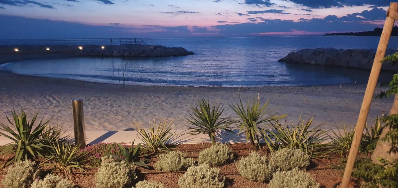 New!!! New Riva Luxury One - With Sunny Terrace & Big Garden Lejlighed Poreč Eksteriør billede